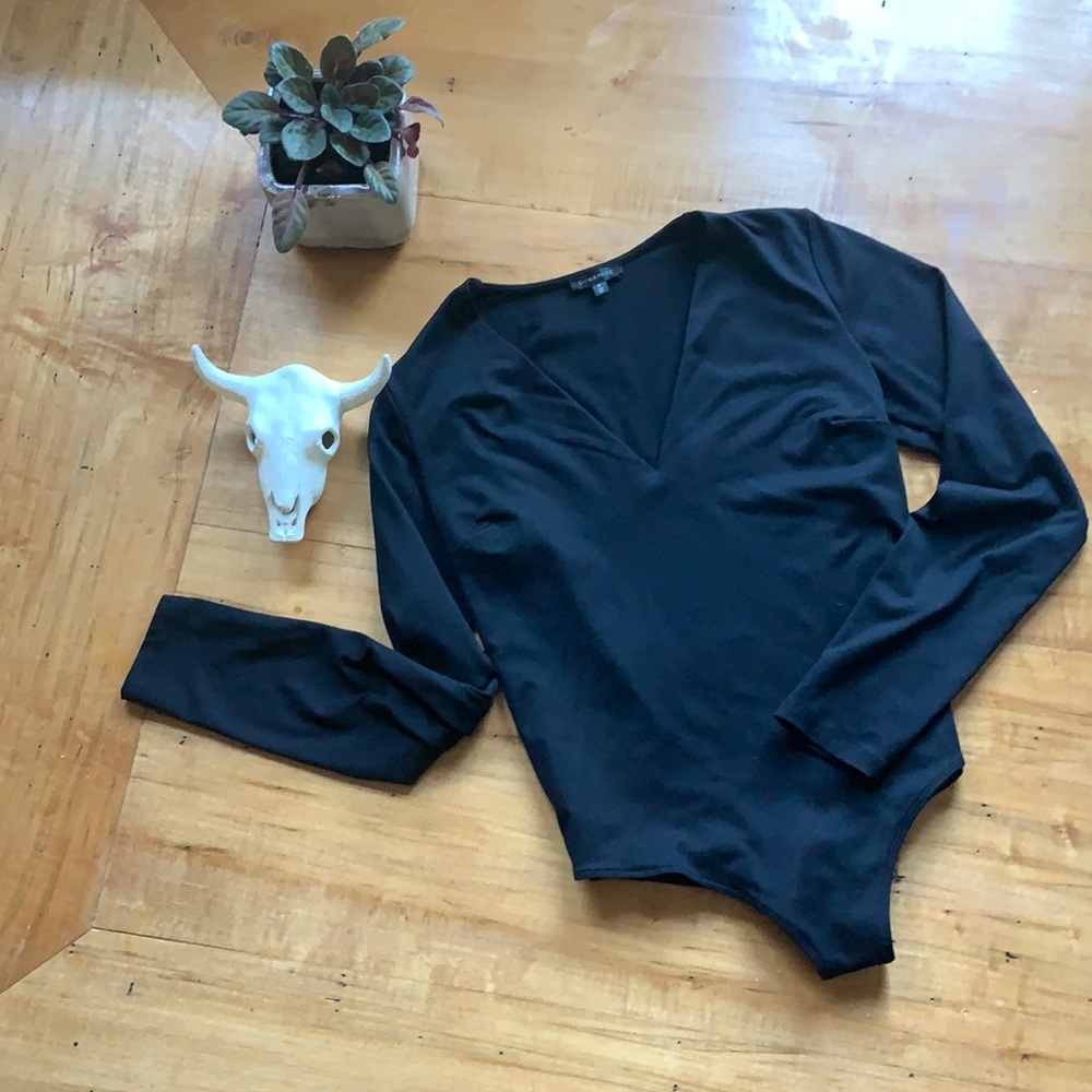 ❤️ V neck Forever 21 bodysuit